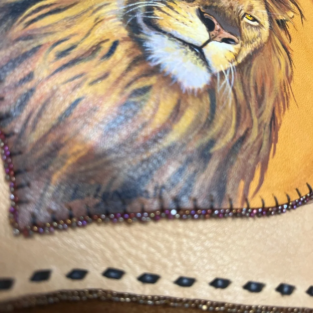 Handcrafted Lion Design Tan Leather Bag signed by L. Lyndall - Picture 2 of 7